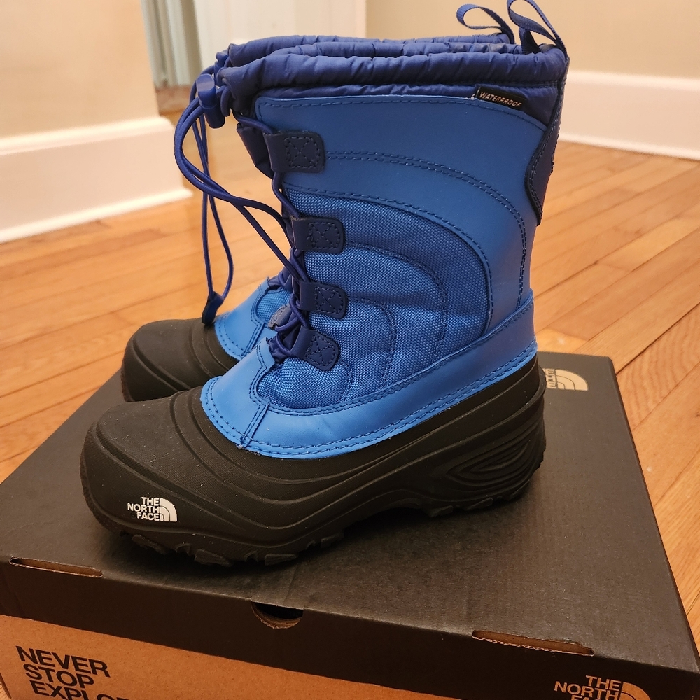 The North Face Kids’ Alpenglow IV Waterproof Boots Blue Kids 4
